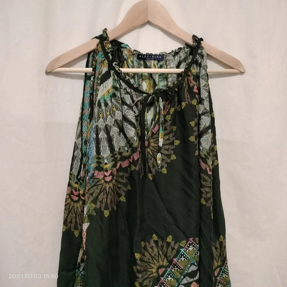 Alex + Alex size Medium Sleeveless Tank Top Blouse Silk Tie Key hole neck - Picture 2 of 8